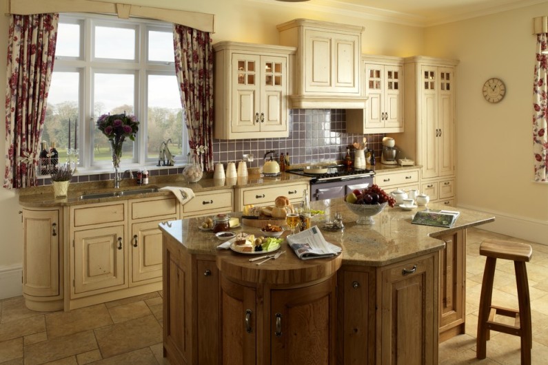 traditional kitchen 15 795x530